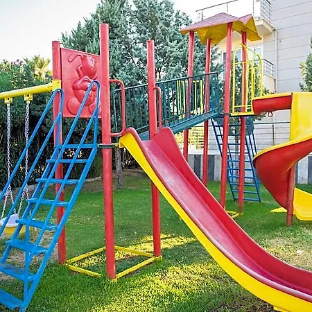 Akbulut & منتجع غوزيلْتْشاملِ